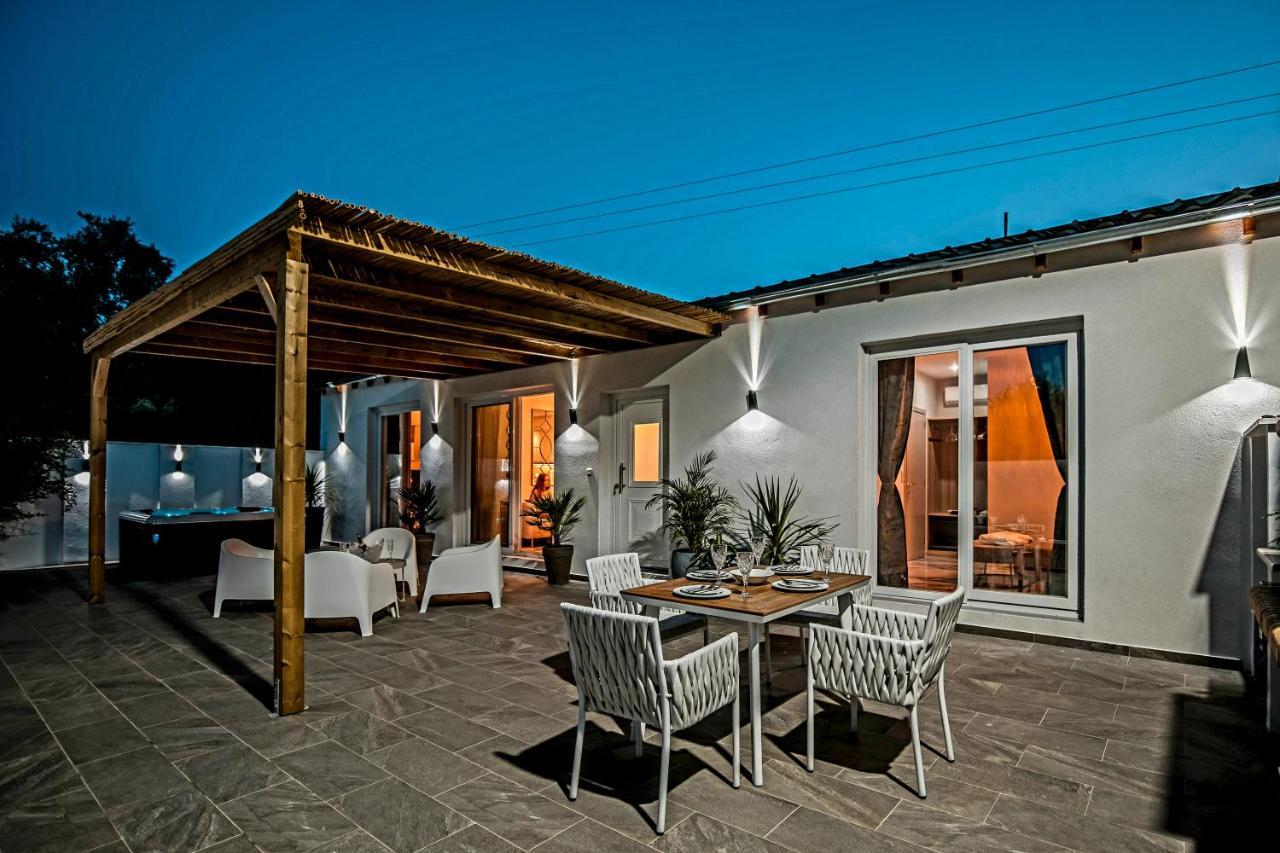 Jacuzzi Deluxe Villa Skala Sotiros Extérieur photo